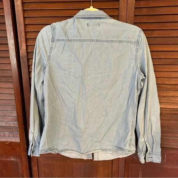 Old Navy Light Wash Chambray Button Down Shirt - Picture 5 of 6